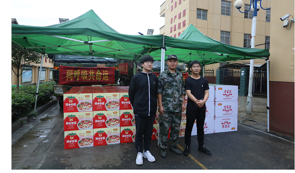 上前線送溫暖，好想你集團赴固始縣慰問抗洪一線人民子弟兵